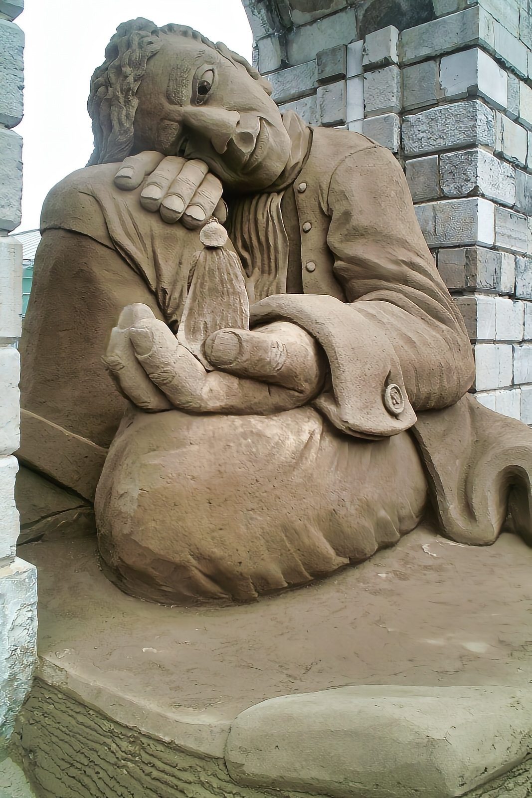 SAND SCULPTURE TRIBUTE TO SWIFT 010