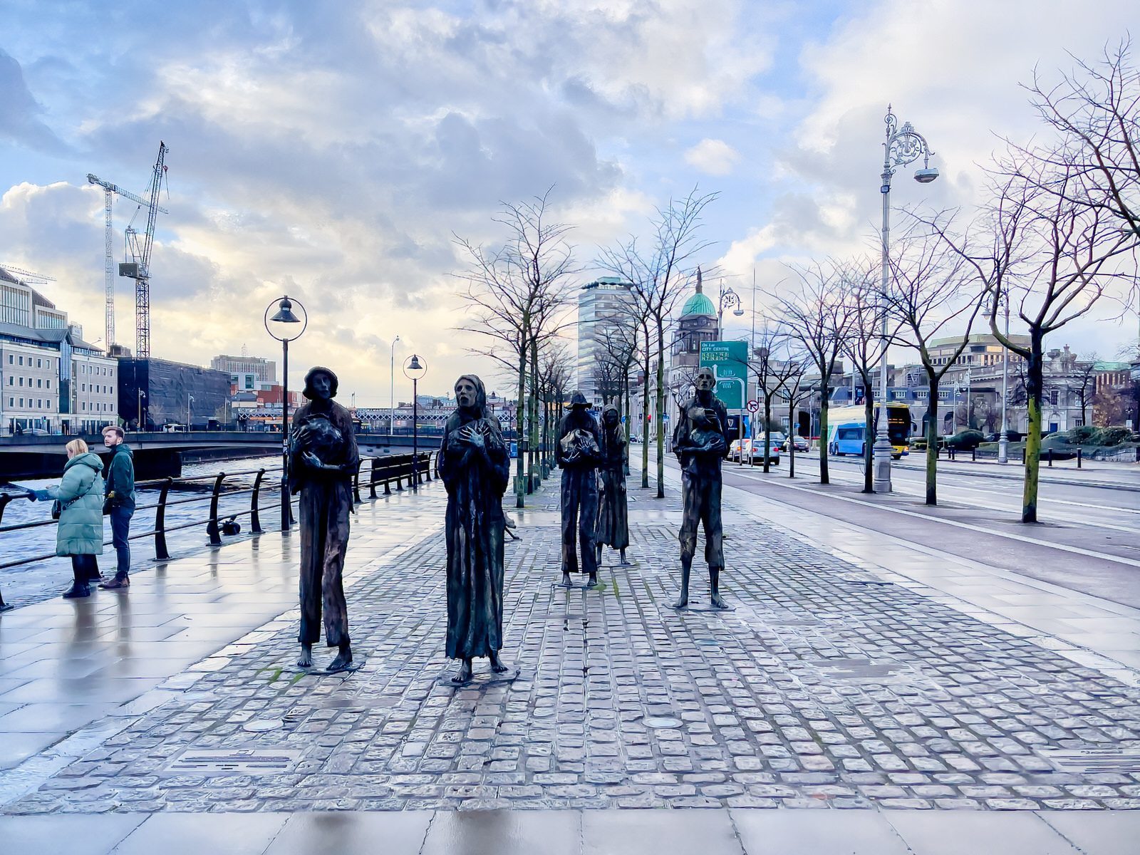 THE FAMINE MEMORIAL  002