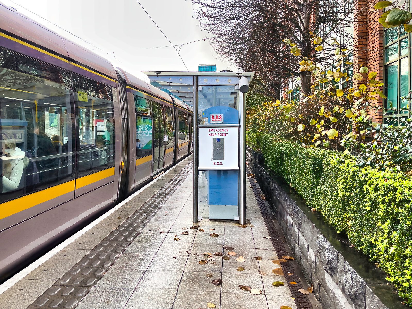 THE LUAS TRAM STOP AT GEORGE'S DOCK 011