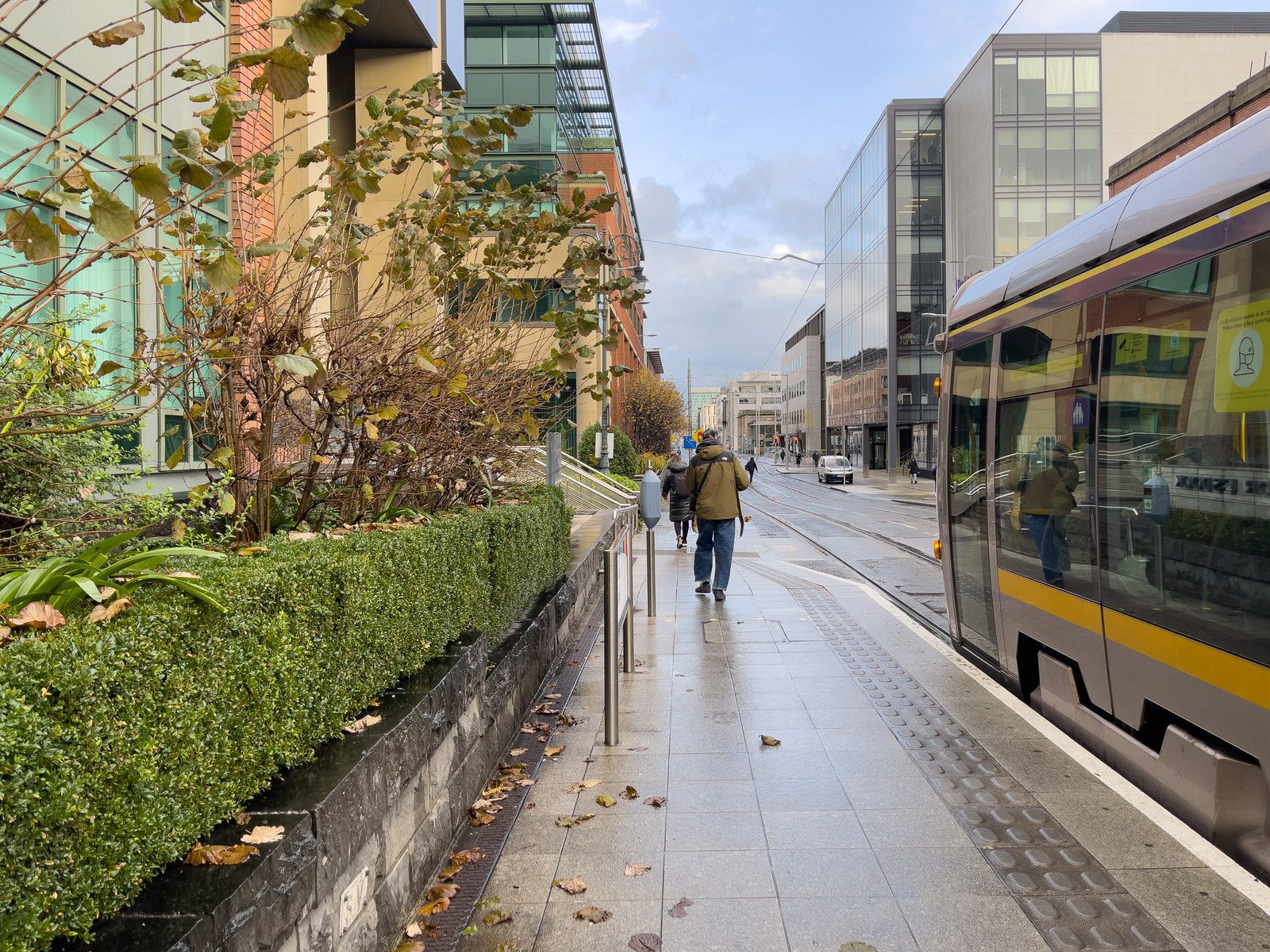 THE LUAS TRAM STOP AT GEORGE'S DOCK 002