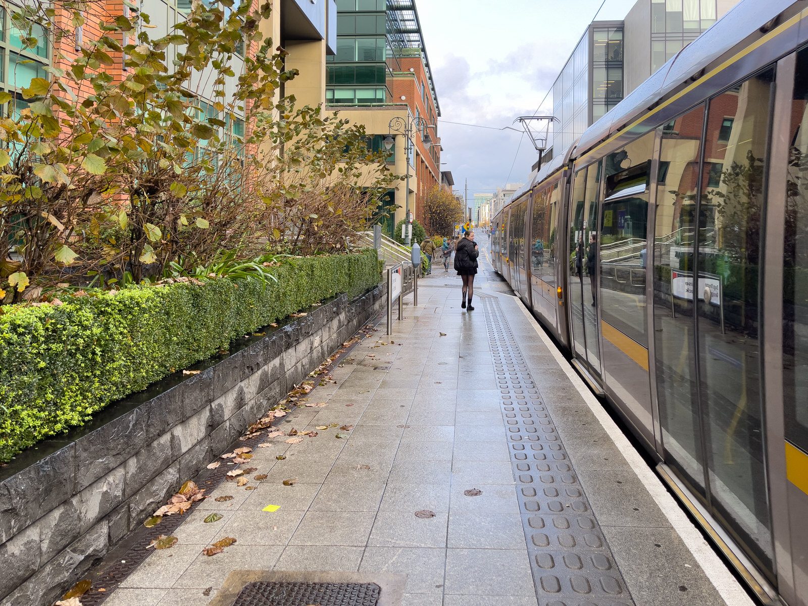 THE LUAS TRAM STOP AT GEORGE'S DOCK 003