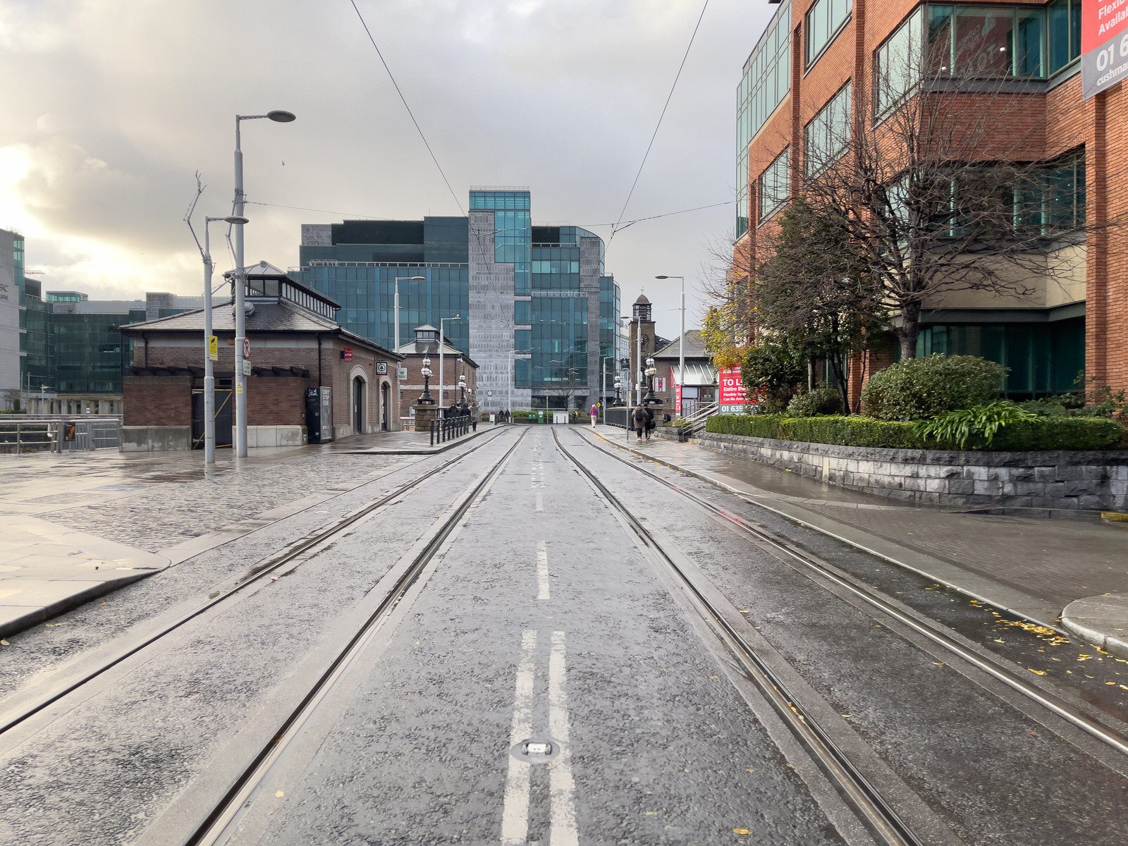 THE LUAS TRAM STOP AT GEORGE'S DOCK 005