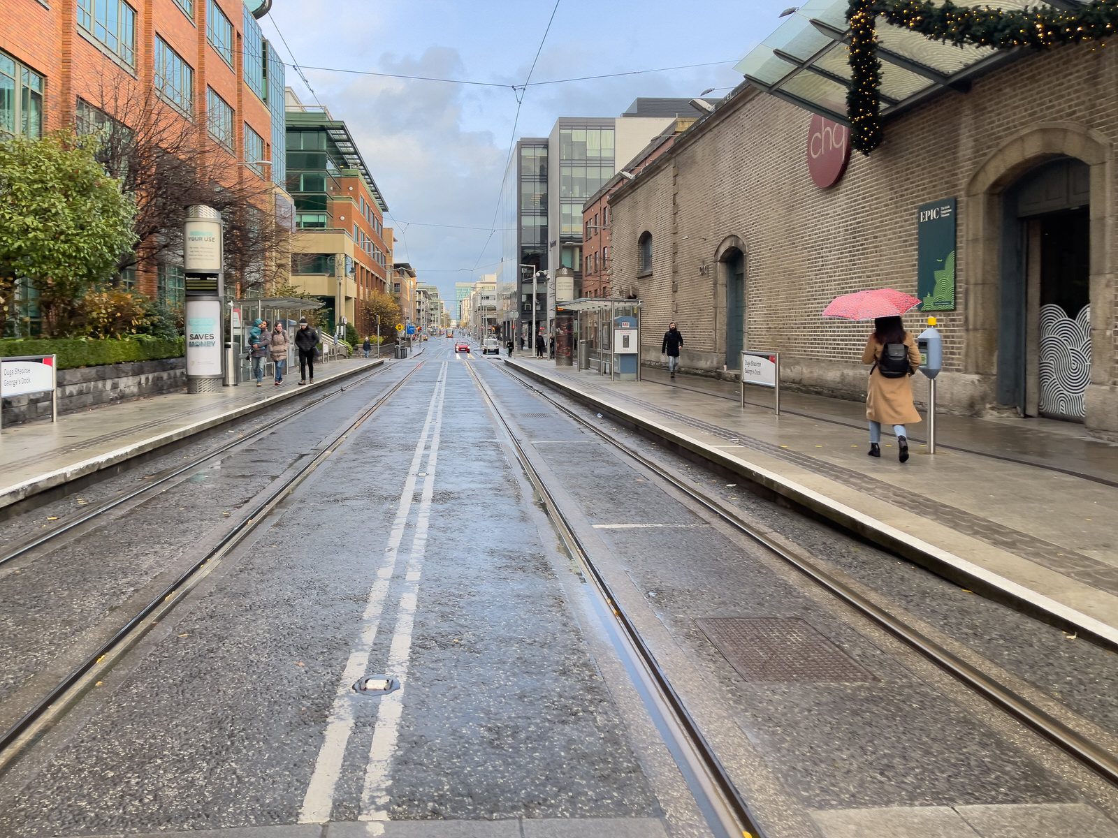 THE LUAS TRAM STOP AT GEORGE'S DOCK 006