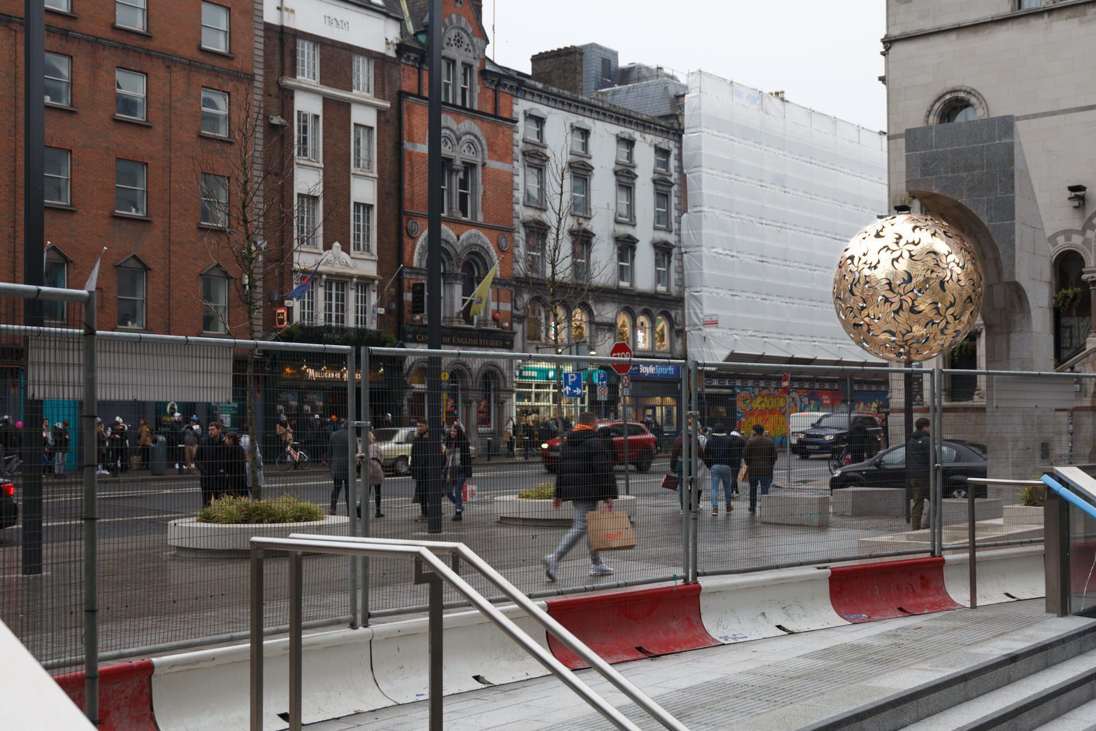 THE NEW CENTRAL PLAZA ON DAME STREET 001