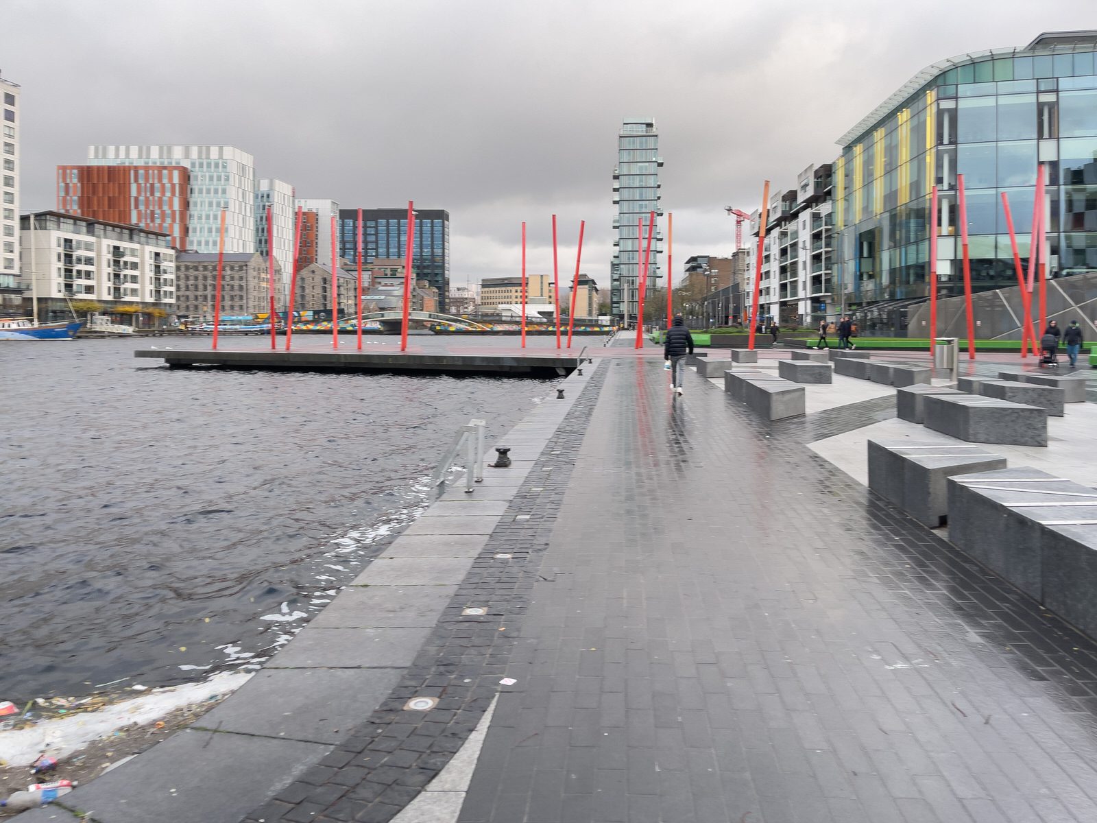 GRAND CANAL SQUARE IN DUBLIN DOCKLANDS AT CHRISTMAS 2022 016