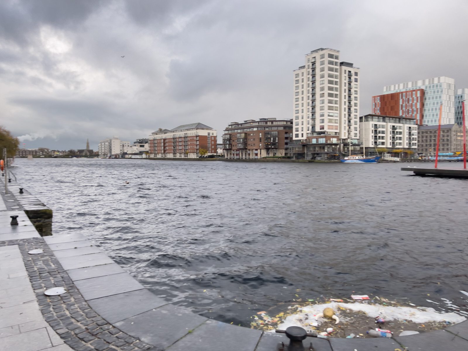 GRAND CANAL SQUARE IN DUBLIN DOCKLANDS AT CHRISTMAS 2022 015