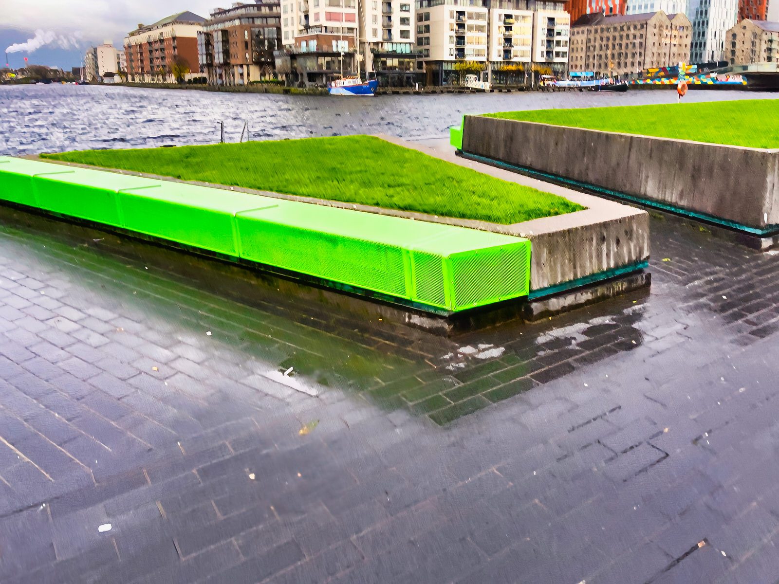 GRAND CANAL SQUARE IN DUBLIN DOCKLANDS AT CHRISTMAS 2022 021