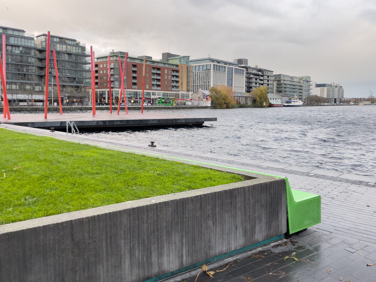 GRAND CANAL SQUARE IN DUBLIN DOCKLANDS AT CHRISTMAS 2022 020