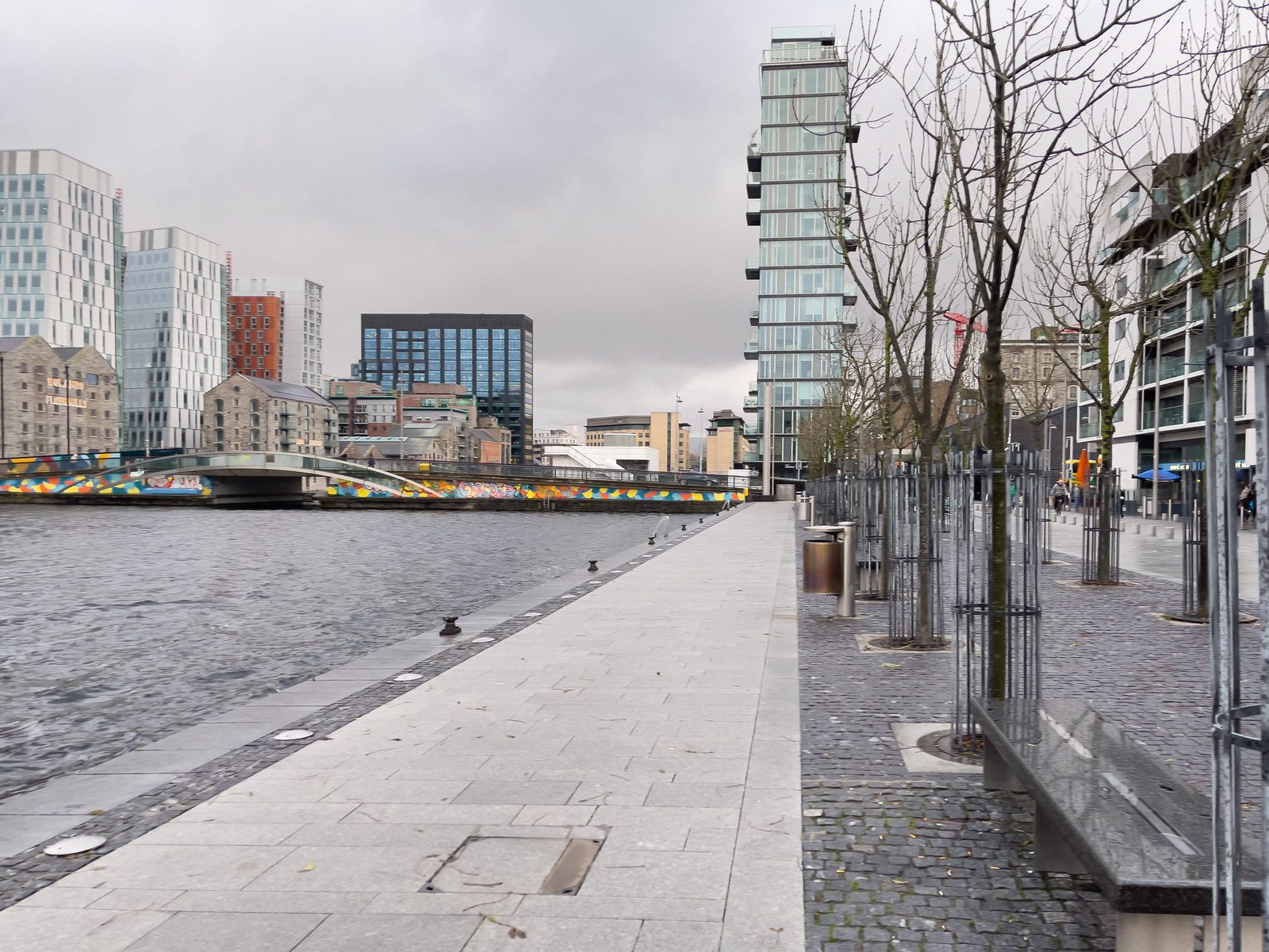 GRAND CANAL SQUARE IN DUBLIN DOCKLANDS AT CHRISTMAS 2022 017