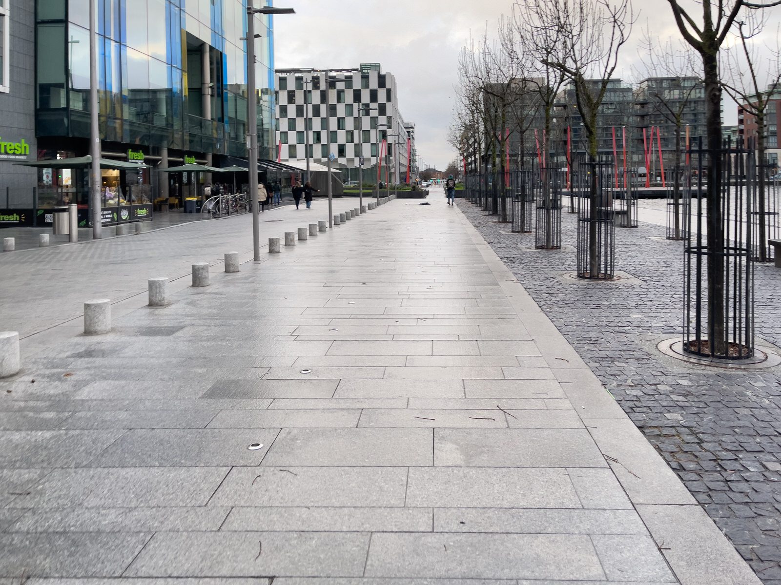 GRAND CANAL SQUARE IN DUBLIN DOCKLANDS AT CHRISTMAS 2022 027
