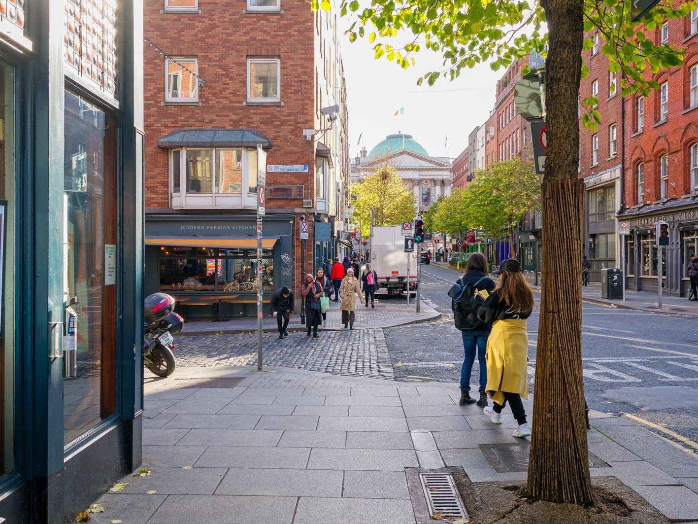ESSEX STREET AND NEARBY AND THE ELEPHANT STORY [TEMPLE BAR AREA OF DUBLIN] 001