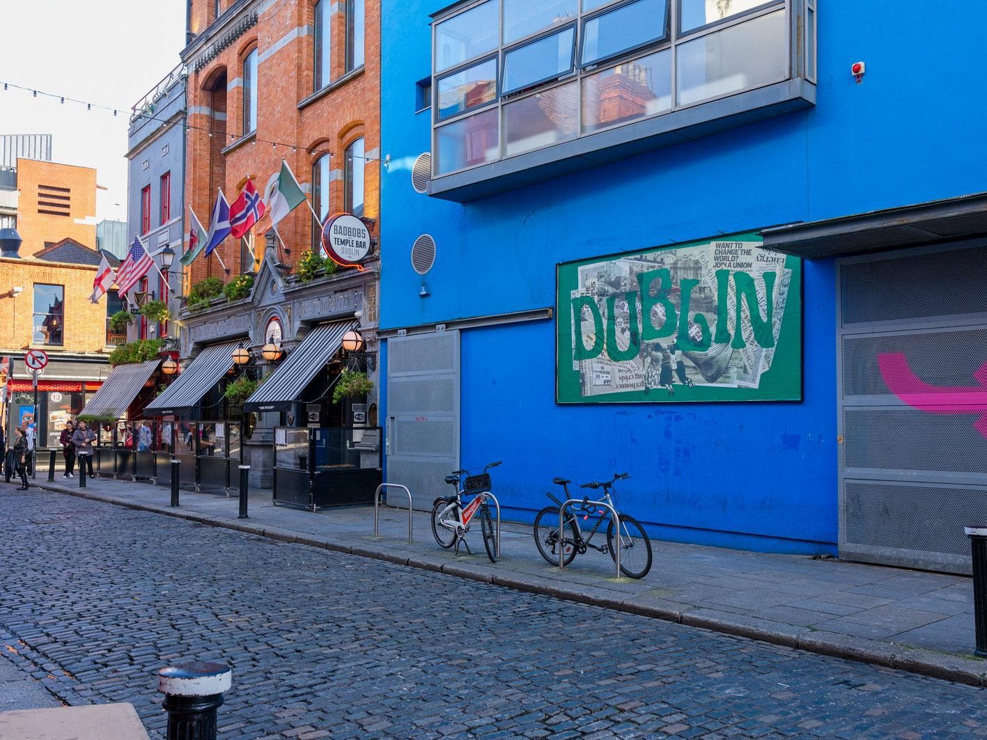 ESSEX STREET AND NEARBY AND THE ELEPHANT STORY [TEMPLE BAR AREA OF DUBLIN] 006