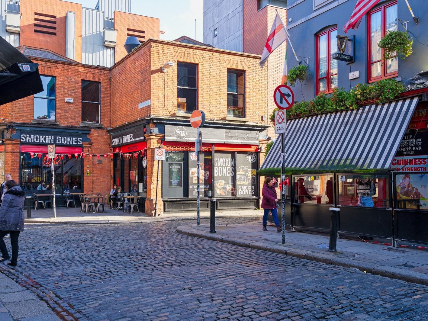ESSEX STREET AND NEARBY AND THE ELEPHANT STORY [TEMPLE BAR AREA OF DUBLIN] 007