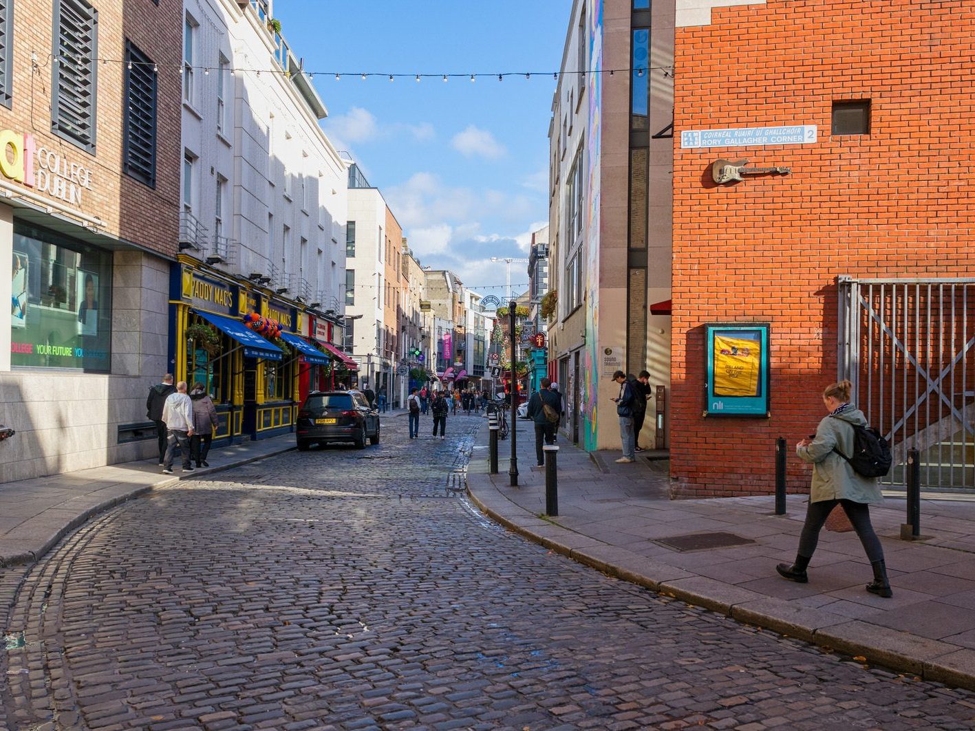 ESSEX STREET AND NEARBY AND THE ELEPHANT STORY [TEMPLE BAR AREA OF DUBLIN] 009