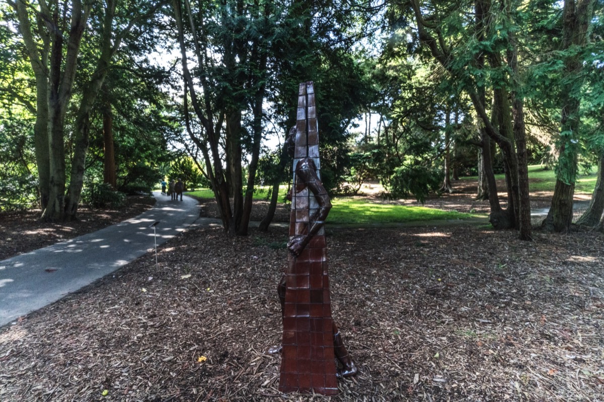 WALKING THROUGH BY NIAMH SYNNOTT [SCULPTURE IN CONTEXT 2017] 005