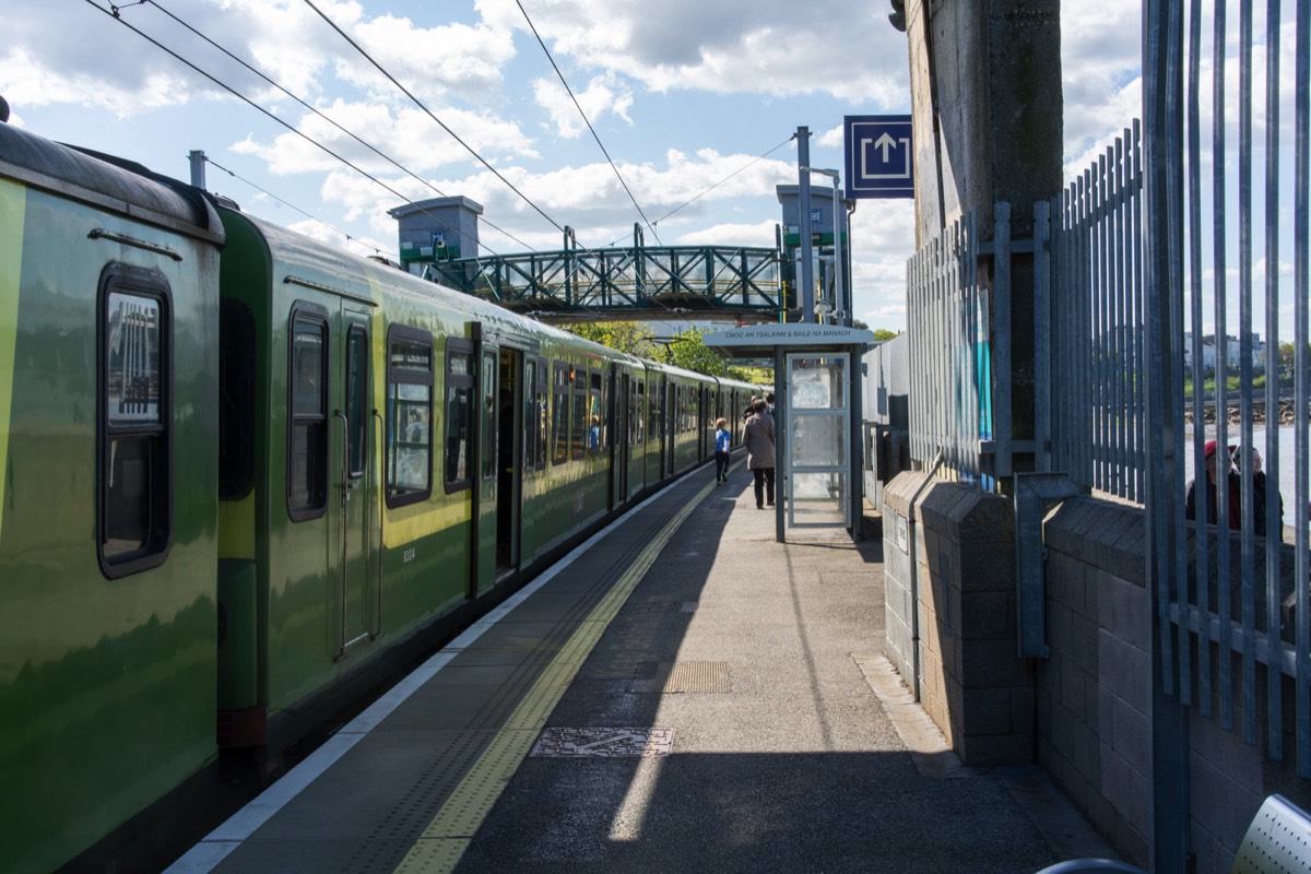 SALTHILL AND MONKSTOWN RAILWAY STATION  002