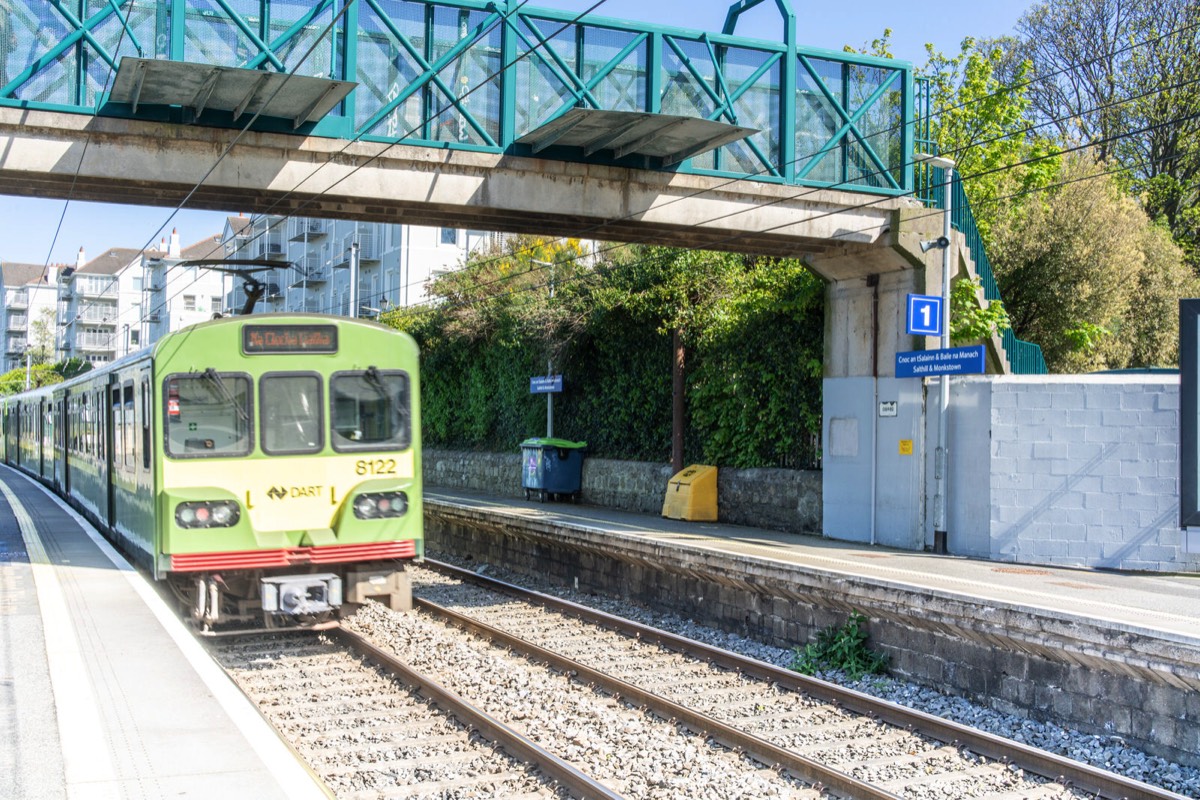SALTHILL AND MONKSTOWN RAILWAY STATION  003