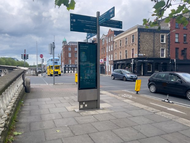 DUBLIN QUAYS The Dublin quays refers to the two roadways and quays that run along the north and south banks of the River Liffey in...