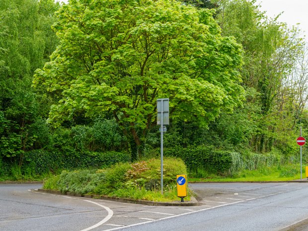R112 SLIPWAY A PEDESTRIAN PRIORITY ZONE