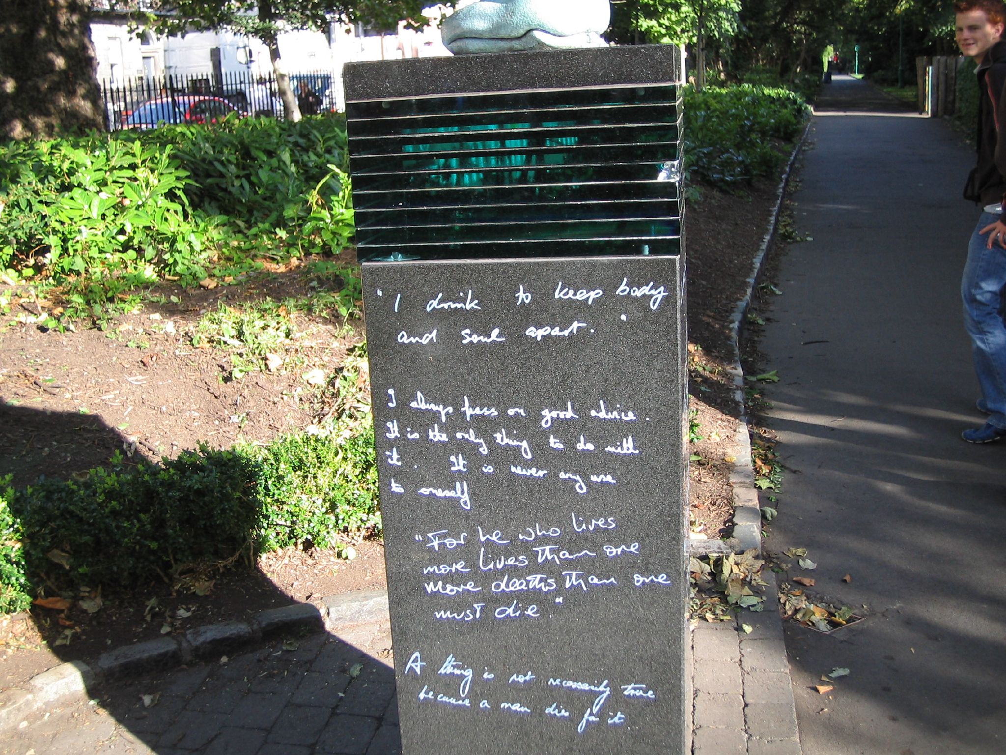  OSCAR WILDE IN MERRION SQUARE PARK 