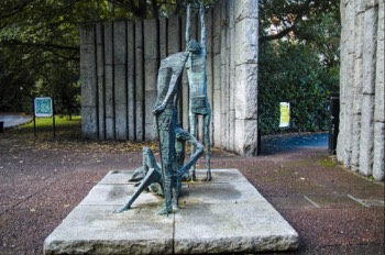  FAMINE MEMORIAL BY EDWARD DELANEY 