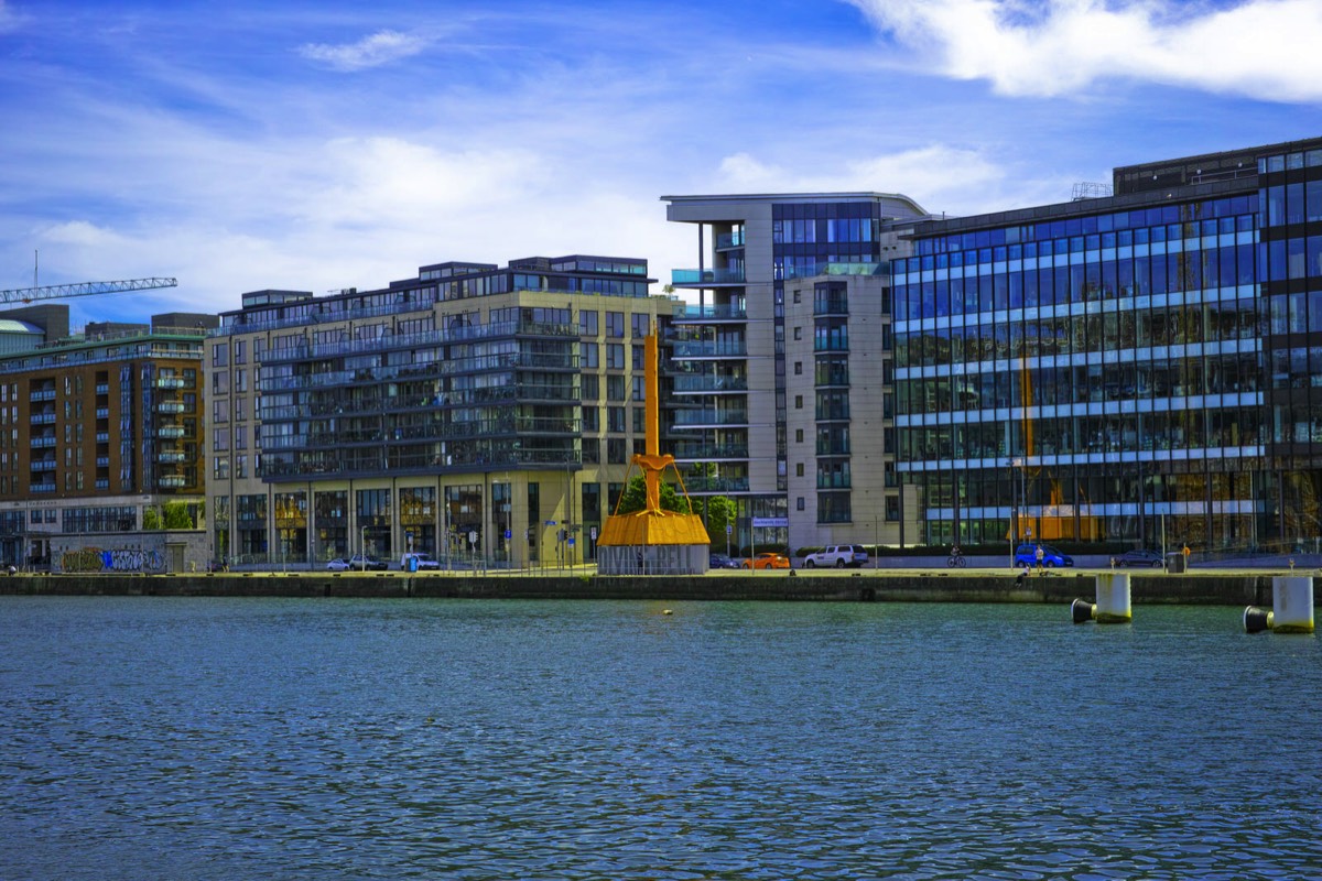 JOHN ROGERSONS QUAY AS SEEN FROM THE OTHER SIDE OF THE LIFFEY 001