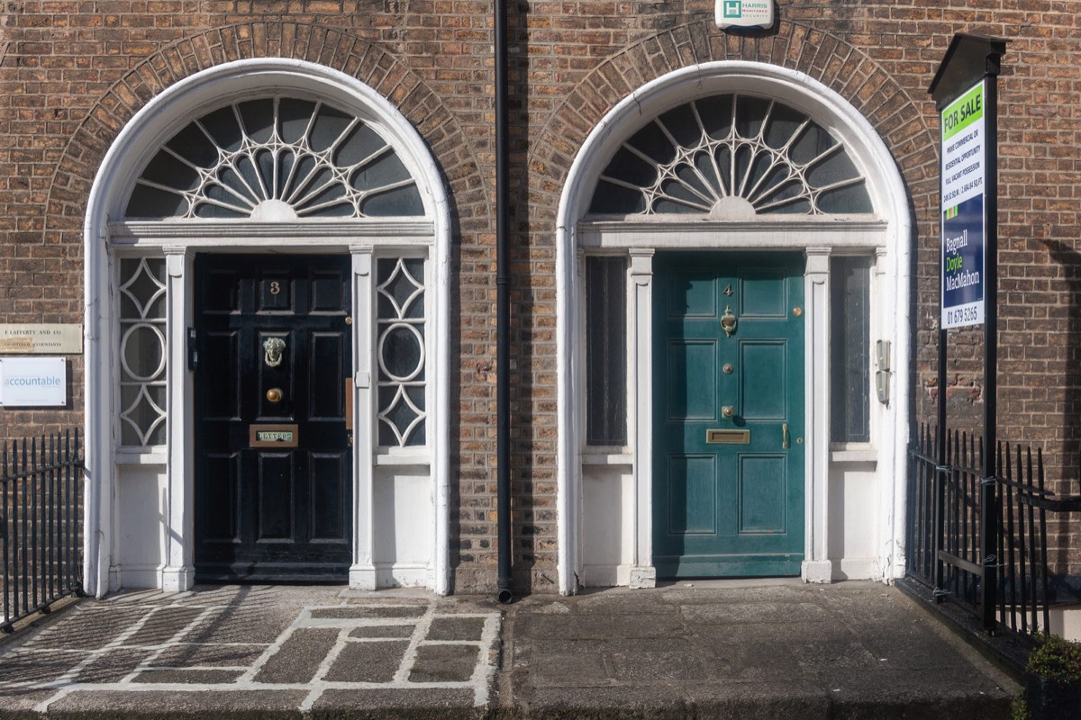 THE DOORS OF DUBLIN - UPPER MOUNT STREET 004
