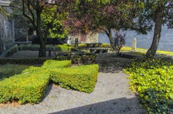  HUGUENOT CEMETERY MERRION ROW DUBLIN   