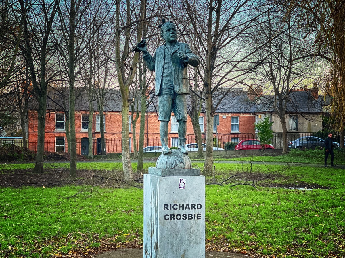  HE MADE THE FIRST HOT AIR BALLOON FLIGHT IN IRELAND FROM RANELAGH - MEMORIAL TO RICHARD CROSBIE  002