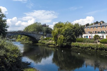  The bridge in my photographs connects the South Circular Road to Conyngham Road on the north bank of the river 