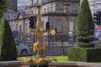  WATER FOUNTAIN IN CHANCERY PARK 