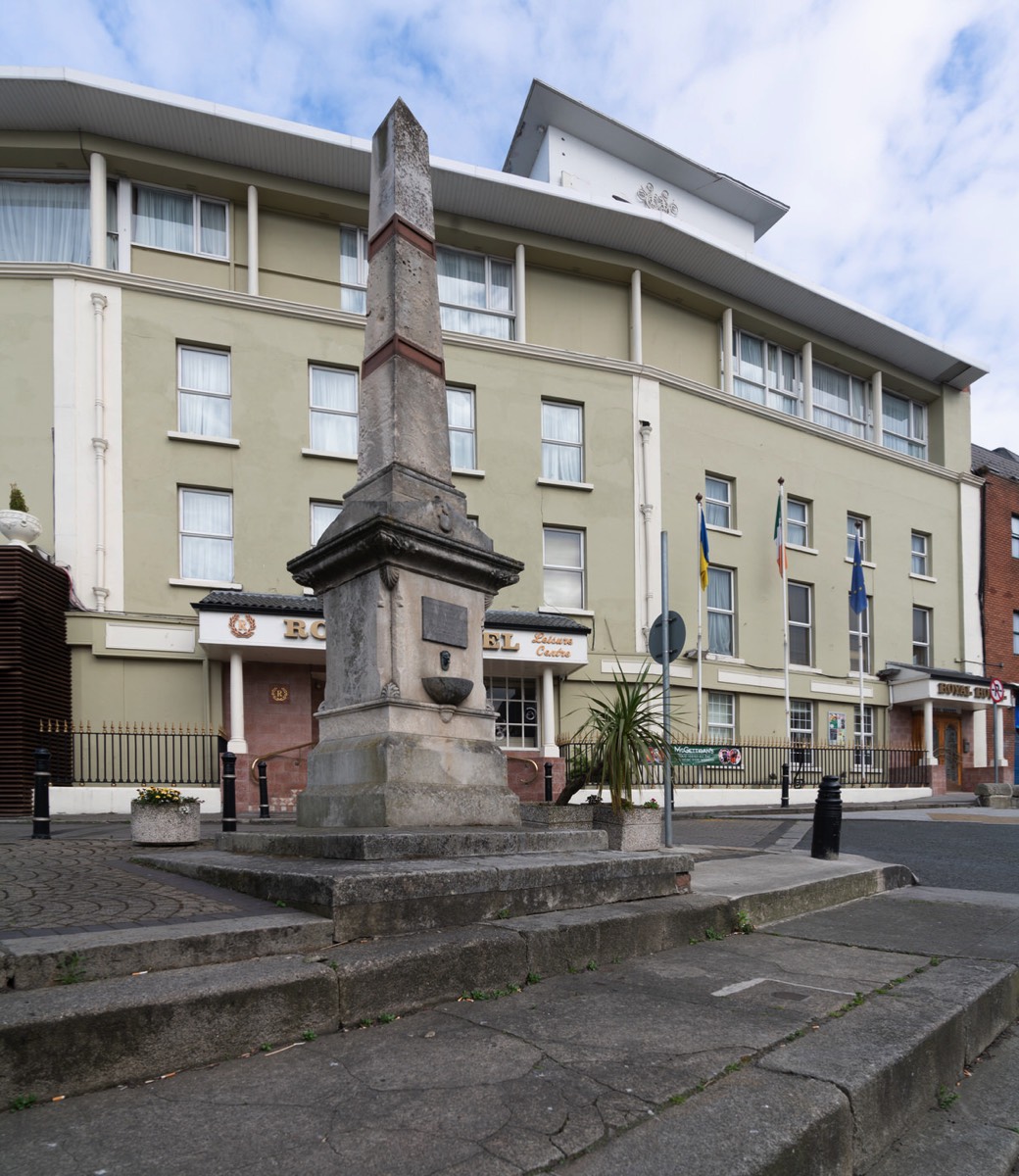 THE CHRISTOPHER THOMPSON MEMORIAL FOUNTAIN AT THE ROYAL HOTEL IN BRAY  006