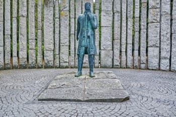  STATUE OF LORD ARDILAUN IN ST STEPHENS GREEN 