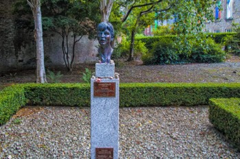  THE VERONICA GUERIN MEMORIAL BUST AT DUBLIN CASTLE 