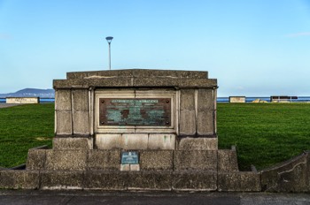  PIANO MONUMENT 