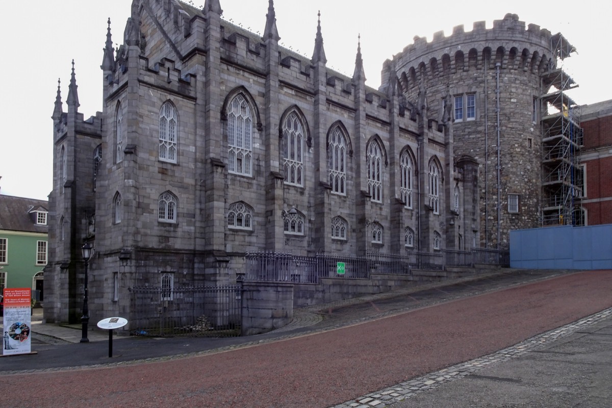 DUBLIN CASTLE IS LIKE A GHOST CASTLE - WHERE HAVE ALL THE PEOPLE GONE  002