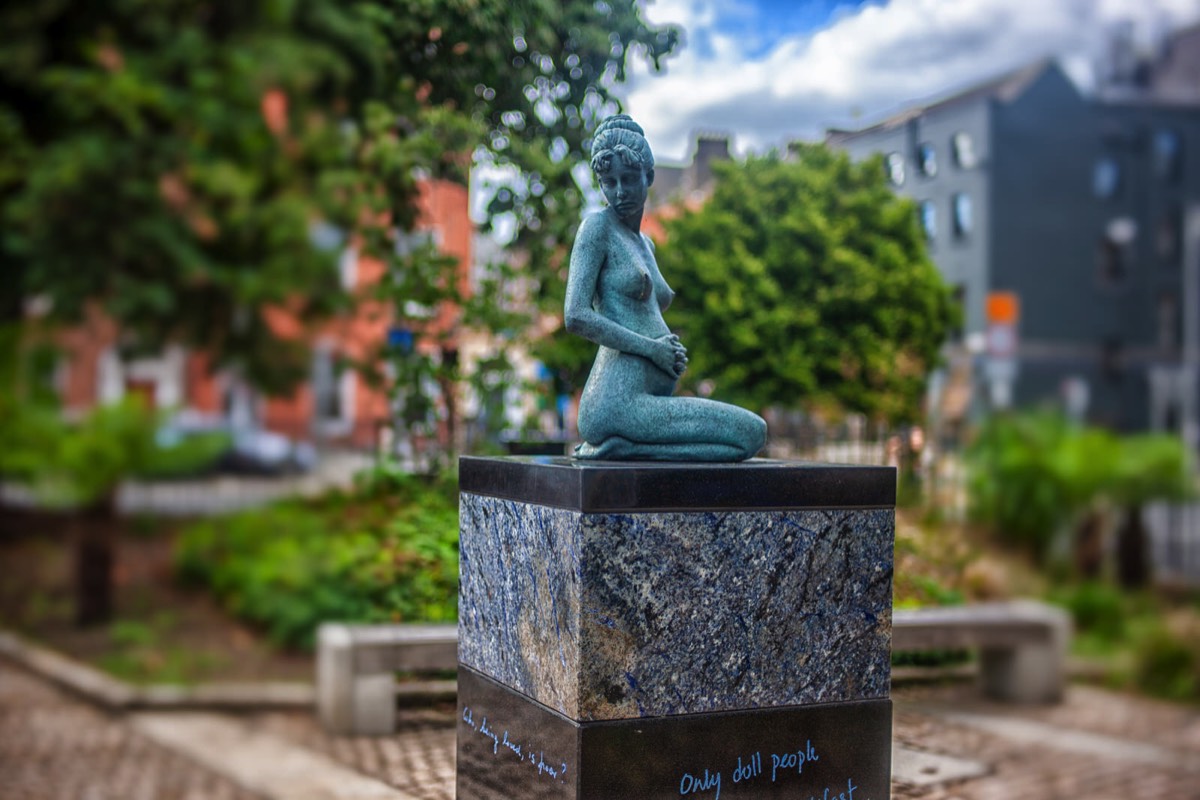 THE THREE ELEMENTS TO THE OSCAR WILDE SCULPTURE BY DANNY OSBORNE  - MERRION SQUARE PUBLIC PARK  001