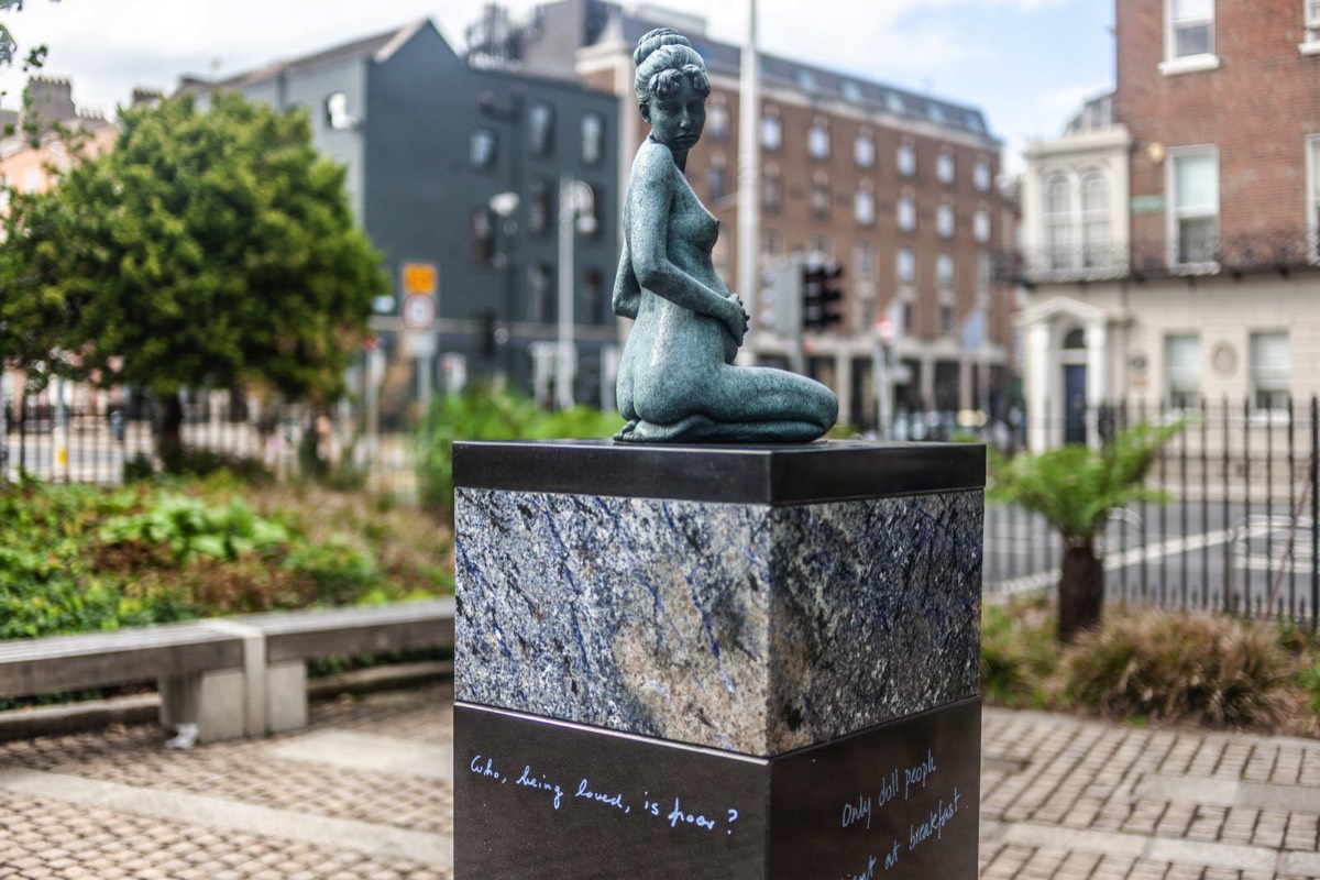THE THREE ELEMENTS TO THE OSCAR WILDE SCULPTURE BY DANNY OSBORNE  - MERRION SQUARE PUBLIC PARK  002