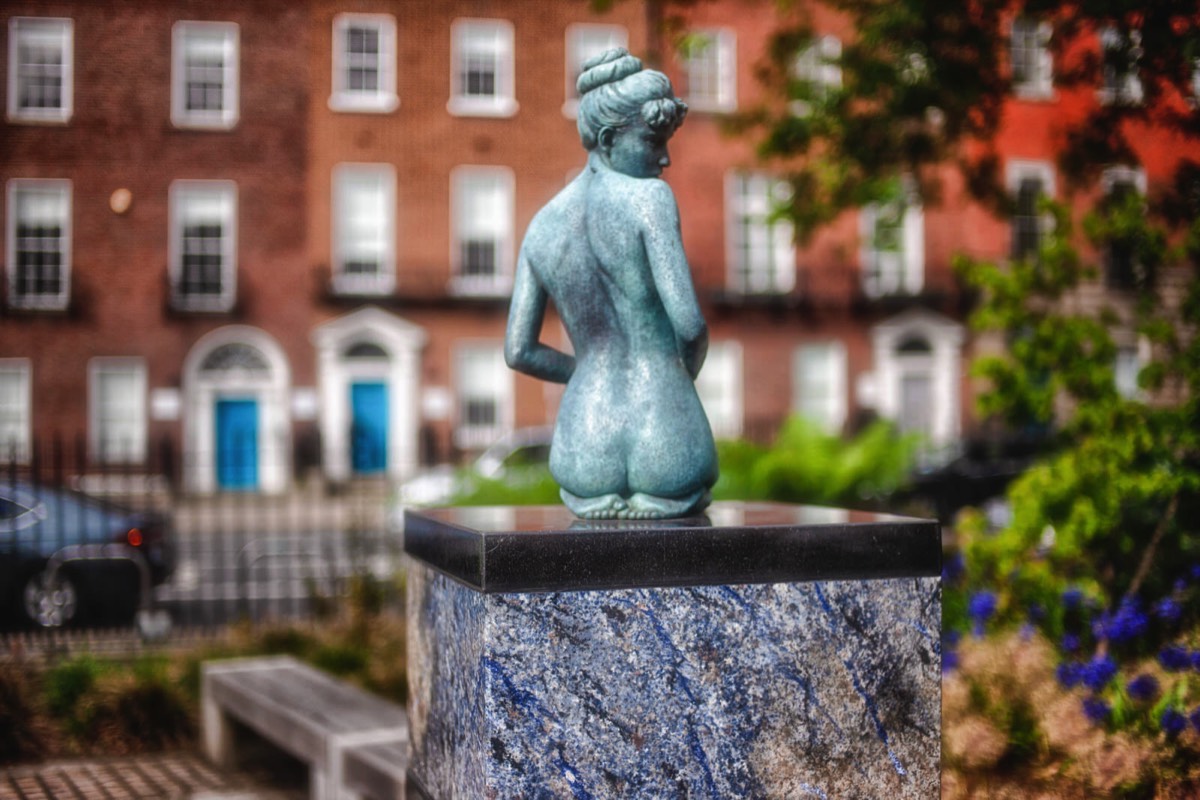 THE THREE ELEMENTS TO THE OSCAR WILDE SCULPTURE BY DANNY OSBORNE  - MERRION SQUARE PUBLIC PARK  004