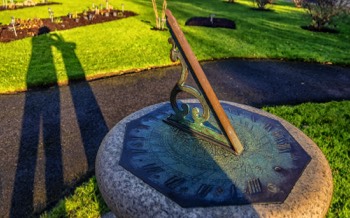  HORIZONTAL SUNDIAL BY LYNCH -  BOTANIC GARDENS IN GLASNEVIN  