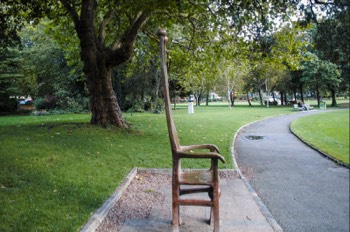  THE JOKER'S CHAIR AN APPROPRIATE MEMORIAL TO DERMOT MORGAN AKA FATHER TED  