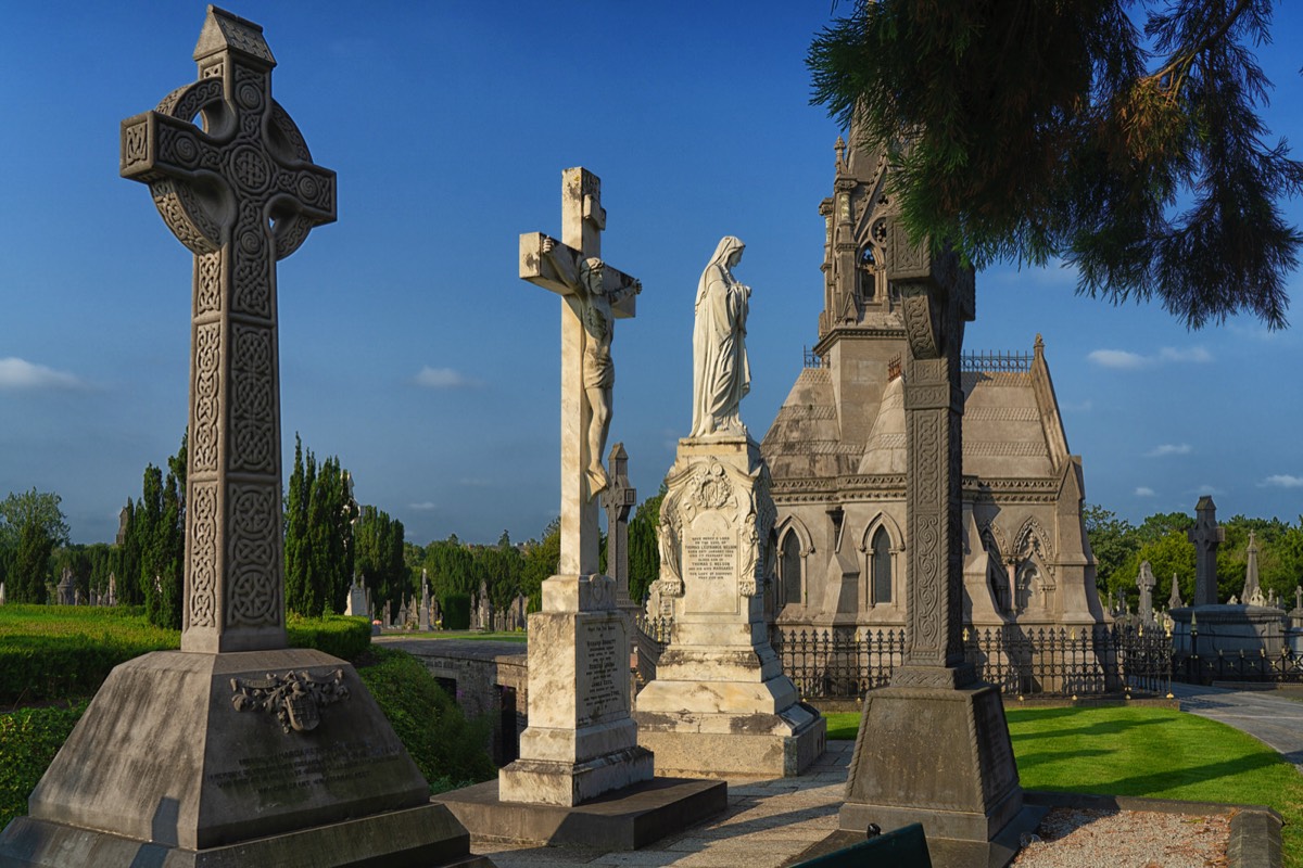 A VISIT TO GLASNEVIN CEMETERY A FEW MINUTES BEFORE IT CLOSED FOR THE DAY 026