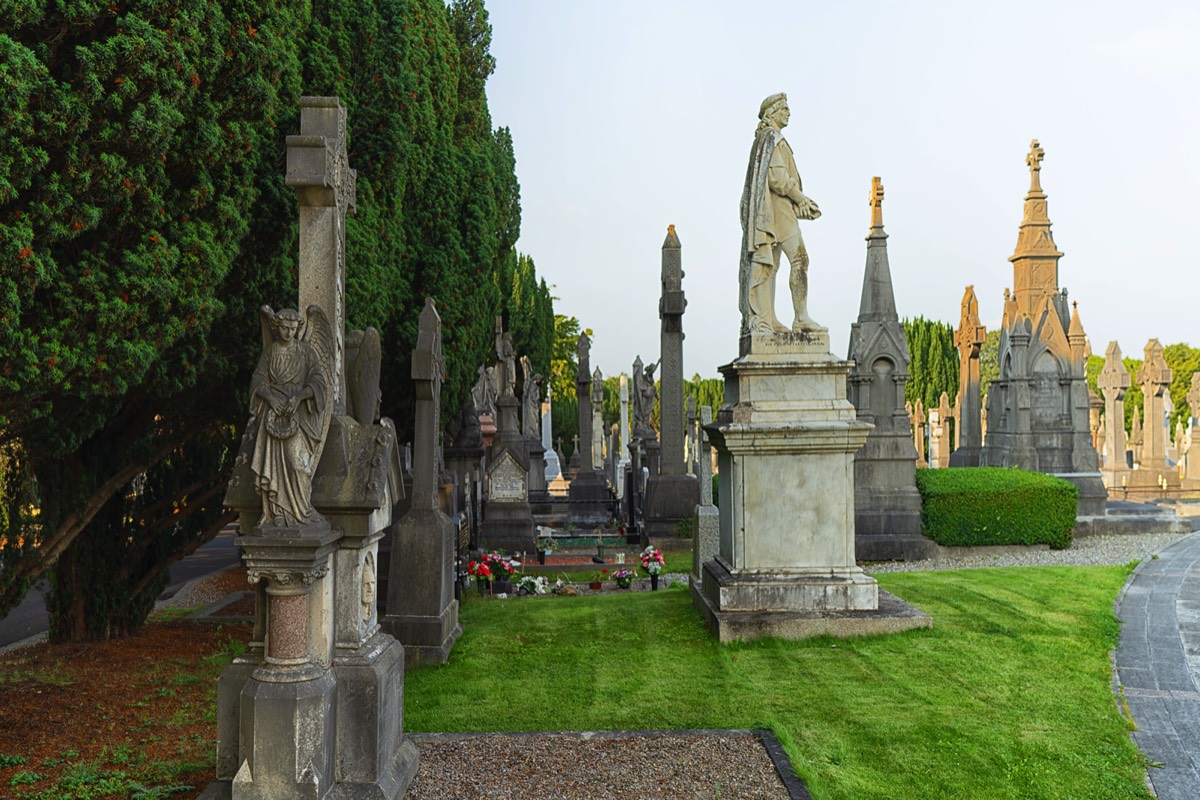 A VISIT TO GLASNEVIN CEMETERY A FEW MINUTES BEFORE IT CLOSED FOR THE DAY 042