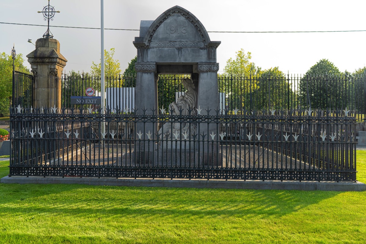 A VISIT TO GLASNEVIN CEMETERY A FEW MINUTES BEFORE IT CLOSED FOR THE DAY 047