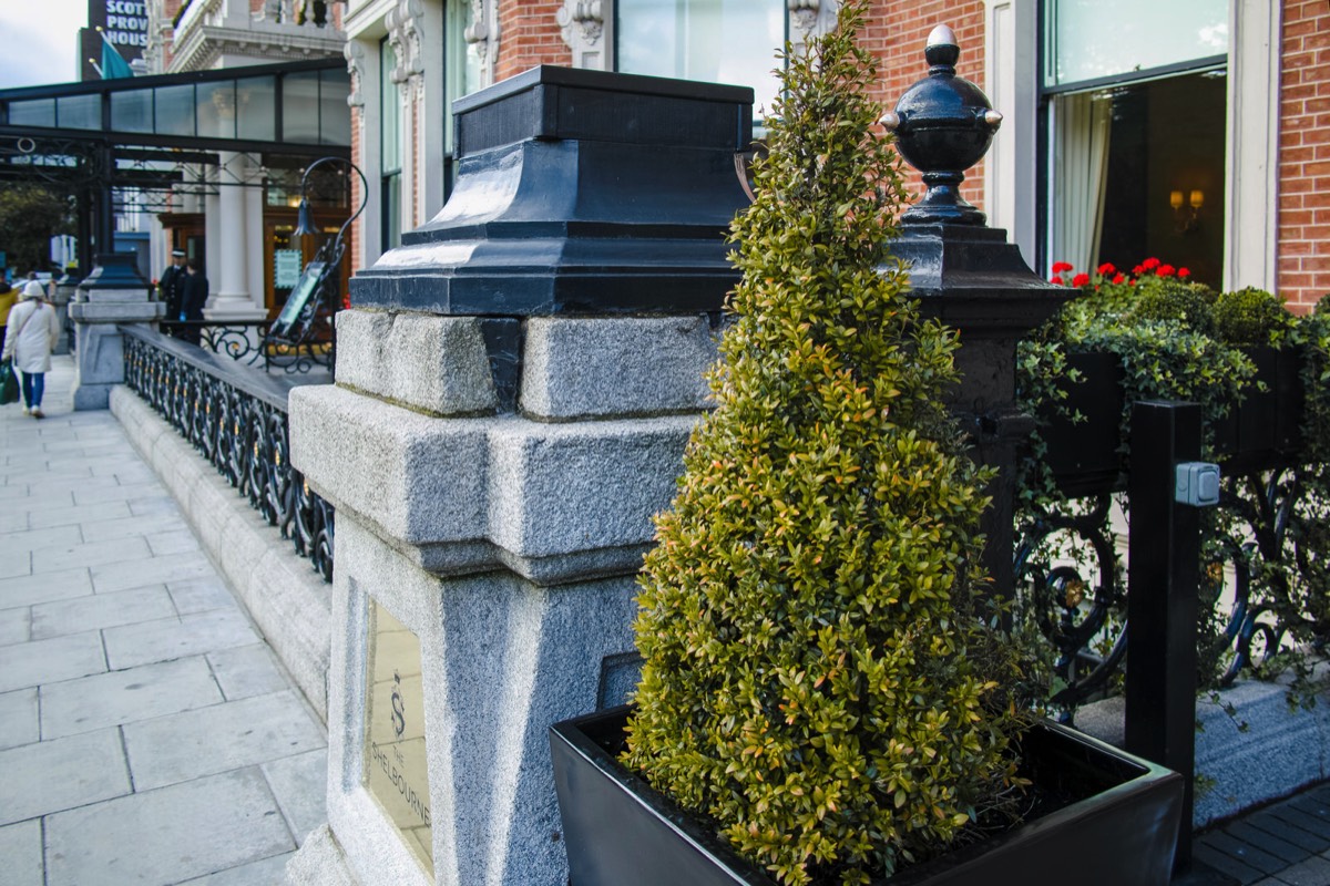 EMPTY PLINTHS OUTSIDE THE SHELBOURNE HOTEL THE STATUES ARE TO BE RETURNED  001