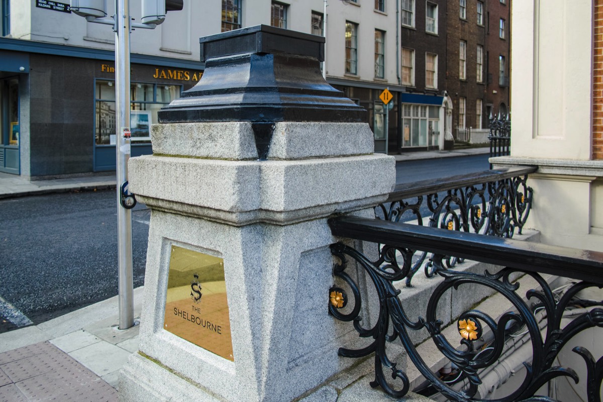 EMPTY PLINTHS OUTSIDE THE SHELBOURNE HOTEL THE STATUES ARE TO BE RETURNED  004