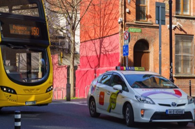  TAXI BLOCKS THE 150 BUS 