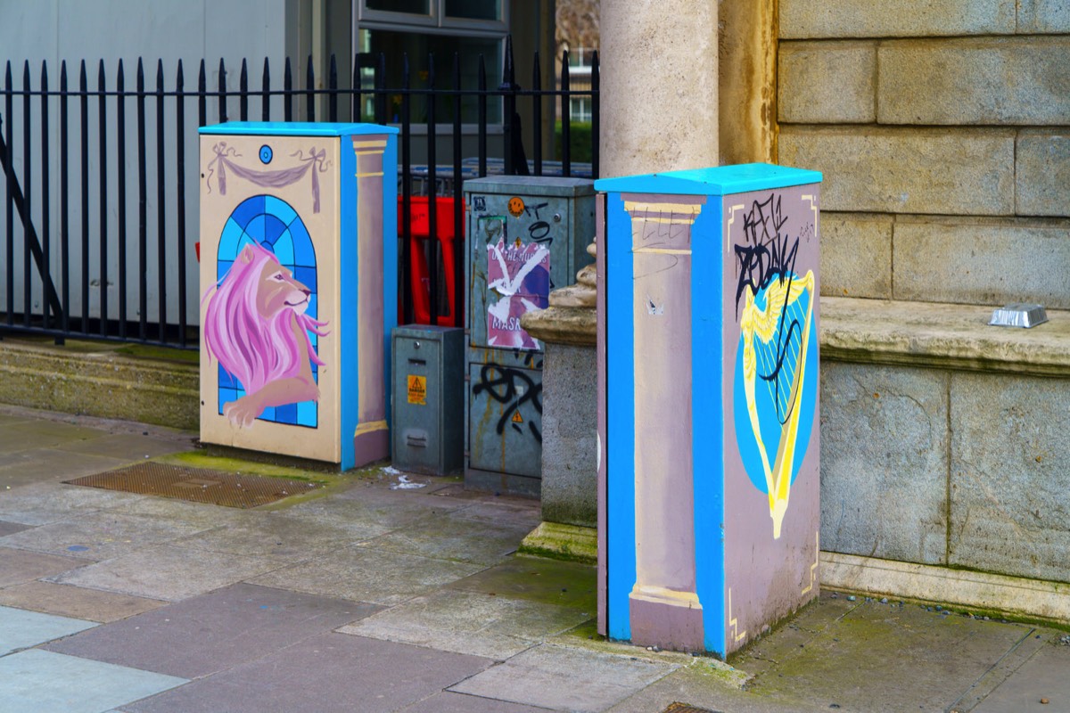 EXAMPLES OF PAINT-A-BOX STREET ART 017