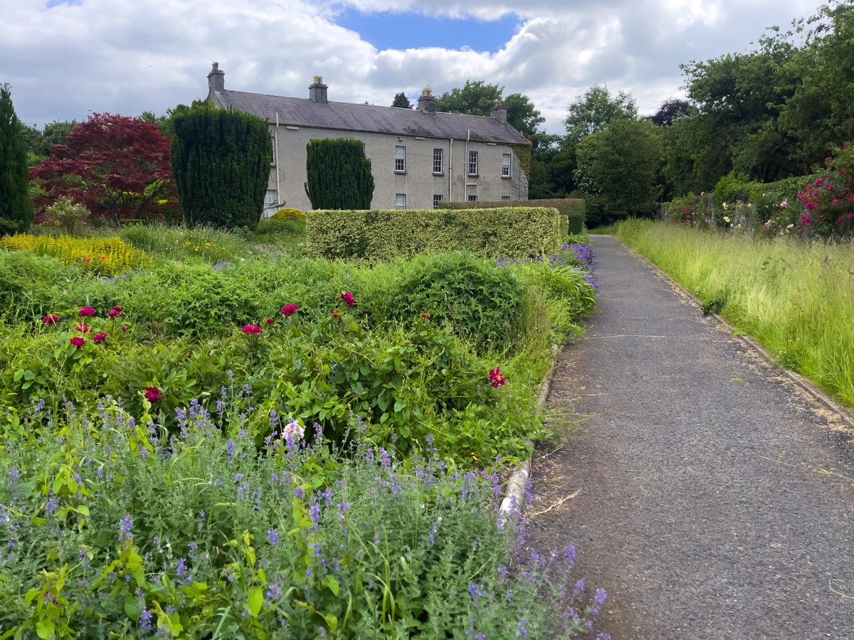 JUNIOR HOUSE GARDENS