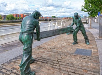 DOCKERS MONUMENT